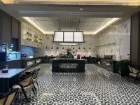 Oriental International Hotel (Leping City Donghu Park Branch) - parking