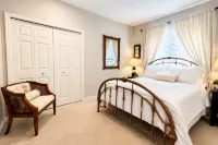 Copper Suite at La Maison · Ensuite Bathroom & Desk - Boutique