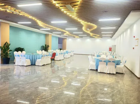 Huayu Light Luxury Hotel