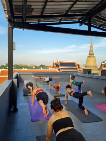 Feung Nakorn Balcony Rooms and Cafe