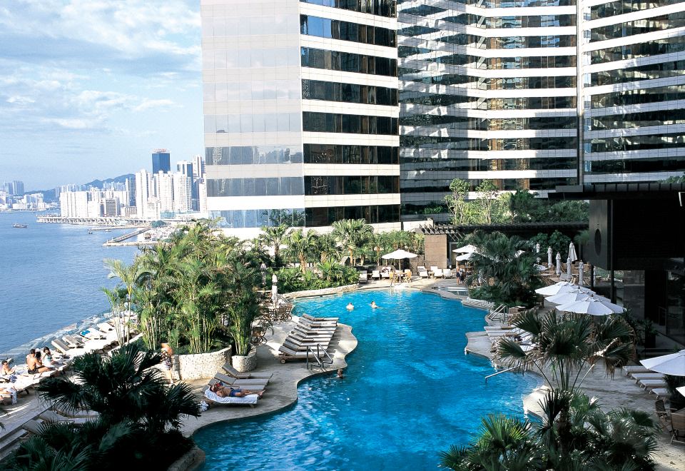 르네상스 홍콩 하버 뷰 호텔의 야경 전망 이미지