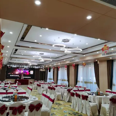 Enping Baorun Business Hotel