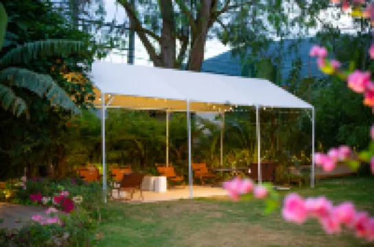 Wanning Riyuewan Flower Romantic Homestay