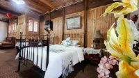 Colorful Danxia Theme Inn