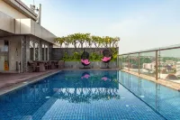 Louis Kienne Hotel Simpang Lima - Pools