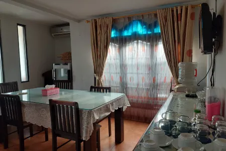 Pondok Seruni Kemanggisan Jakarta Отели рядом со станцией Поездная станция Гамбир