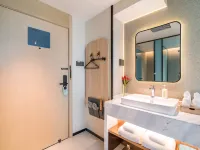 Dequan M Hotel (Beijing Universal Resort Liyuan Metro Station Branch) Hotels near Liyuan Station