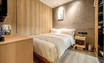 One Forest Hotel (Shanghai Jiaotong University Yan'an West Road Subway Station)