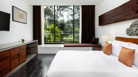 Lynnaya Urban River Resort