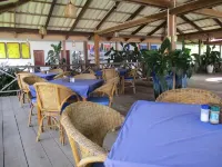 Saracen Bay Resort - Barer