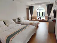 Tekes Luohuangge Homestay