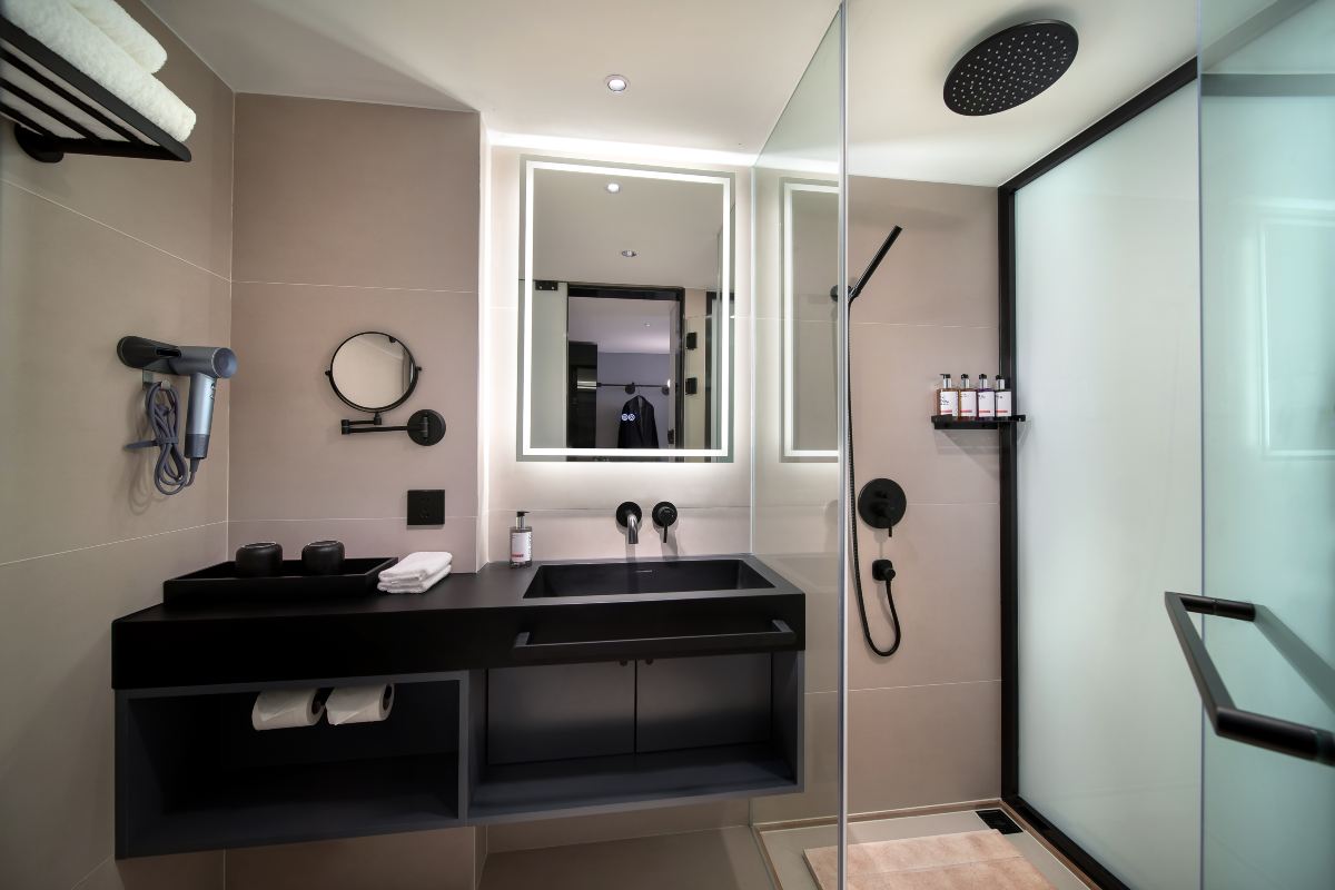 Standard Queen Room