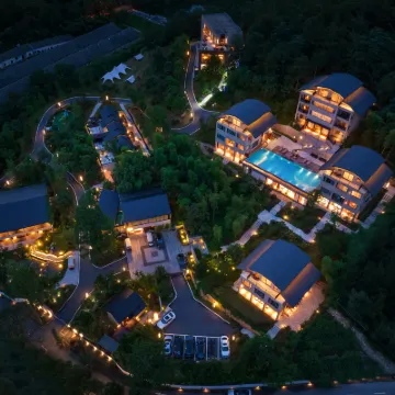 PEIYILODGE LINGFENG Hotels near Caribiland