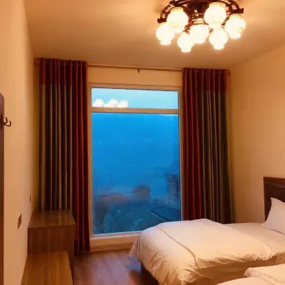 Nanbu County Yaxinyuan Fisherman's House Hotels near Shengzhong Lake