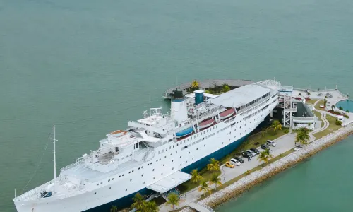 Doulos Phos The Ship Hotel