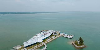 Doulos Phos The Ship Hotel