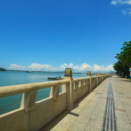 Borrman Sunshine Panorama Selected Hotel (Shanwei Ermalu Food Street)