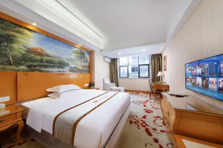 Pengcheng International Hotel (Shenzhen Putian Wuhe Metro Station)