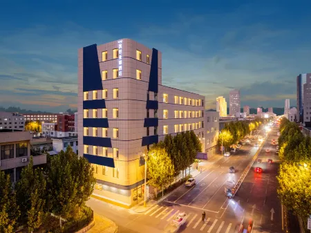 Kyriad Hotel (Dongying Shengli Petroleum Administration Railway Station) Отели рядом с достопримечательностью «Академия Инженерных Инженерных Институт»