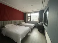Yongguang Smart Hotel (Zhoukou Wuyi Square Passenger Transport Center Station) - 2 Yıldız