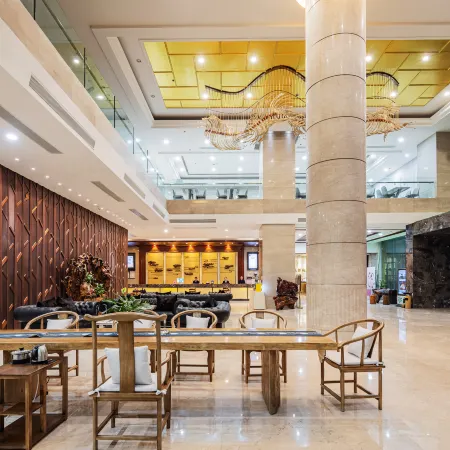 Howard Johnson Park Plaza Hotel (Jingshan Railway Station Inn)