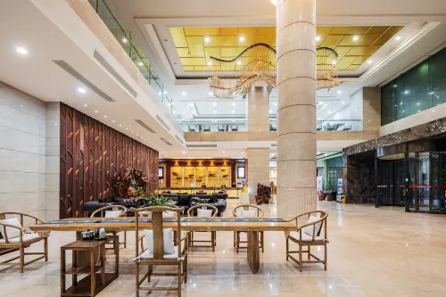 Howard Johnson Park Plaza Hotel (Jingshan Railway Station Inn) - พร้อมอาหารเช้า
