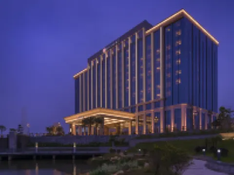 HUALUXE Hotels and Resorts YANGJIANG CITY CENTER Hotels in Yangjiang