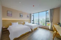 April Sky Holiday Inn
