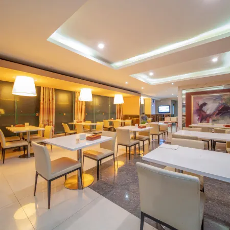 Tongling Yiyang Yinhu Hotel (Patio Lake Park)