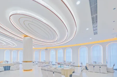 Royal Hotel Отели рядом со станцией Huangmeidong Railway Station