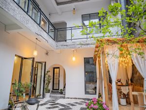 Buwan Wanmeng Courtyard B&B (Fenghuang Ancient Town Branch)