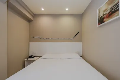 Motel (The Bund, Qipu Road, Tiantong Road Metro Station) Guestroom (Double bed) (No window)