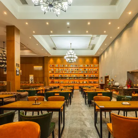 James Joyce Coffetel (Changde Daxiaoha Street High-speed Railway Station)