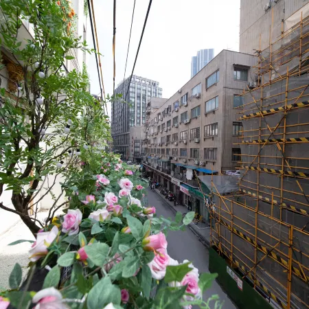 Golden Eight Immortals Hotel
