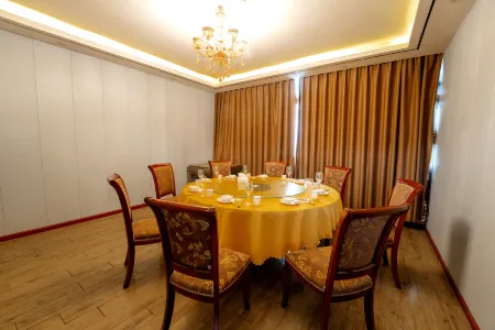 Shigatse Enjoy Eslite Rich Oxygen Hotel (Shenli Times Square Branch) Отели в г. Шигадзе