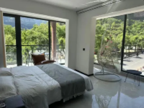 Linzhou Tingjian Shanchuan Hotel (Shibanyan Town)