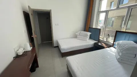 Right as rain hotel in Цзяньпин