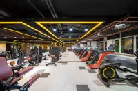 Vienna Hotel (Huludao Suizhong County Shengshi Jiahua Branch) - parking