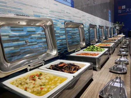 Holiday Inn Express Linyi West Отели рядом с достопримечательностью «Linyi University»