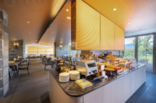 峨眉山高鐵站峨秀湖亞朵飯店