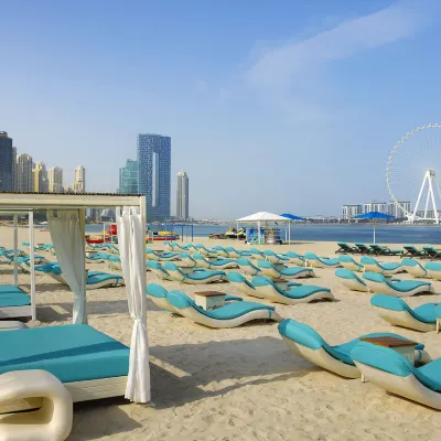 Al Habtoor Grand Resort, Autograph Collection By Marriott Отели рядом с достопримечательностью «Парашютный центр «Скайдайв Дубай»»