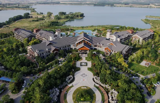 內丘鵲山湖阿爾卡迪亞國際度假酒店