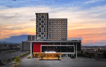 Furama Shanshui Hotel (Jiangmen Station) Отели рядом с достопримечательностью «Celebrity Plaza»