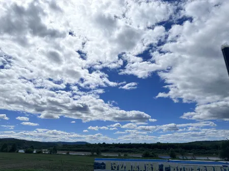 jiansu Отели рядом с достопримечательностью «White Birch Forest»