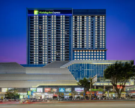 ฮอลิเดย์ อินน์ เอ็กซ์เพรส เจียงเหมิน เจียงไห่ โรงแรมในเจียงเหมิน