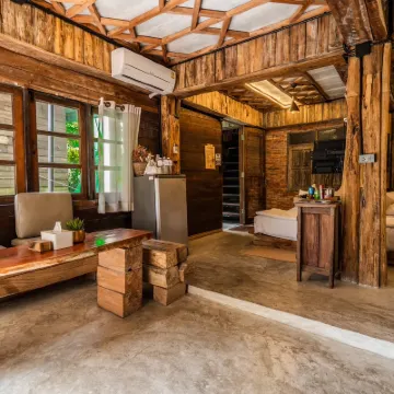 Chaiyapol Homestay Hotels near Mae Kampong Village