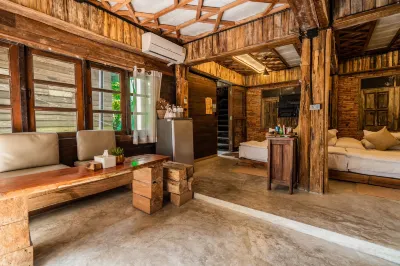 Chaiyapol Homestay Hotels near Wat Khantha Phueksa