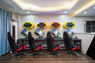 Rongyao E-Sports Hotel (Sanyawan Jiefang Road Pedestrian Street)