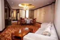 Harbin Huarong Hotel (Harbin Railway Station Museum Subway Station Branch)