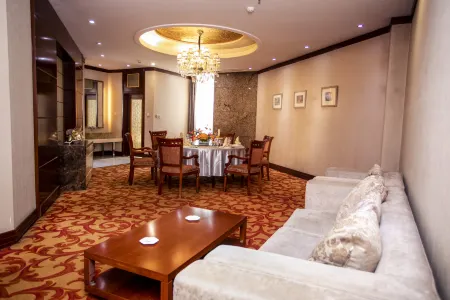 Harbin Huarong Hotel (Harbin Railway Station Museum Subway Station Branch) Отели рядом с достопримечательностью «Heilongjiang University of Chinese Medicine Asset Management Department»